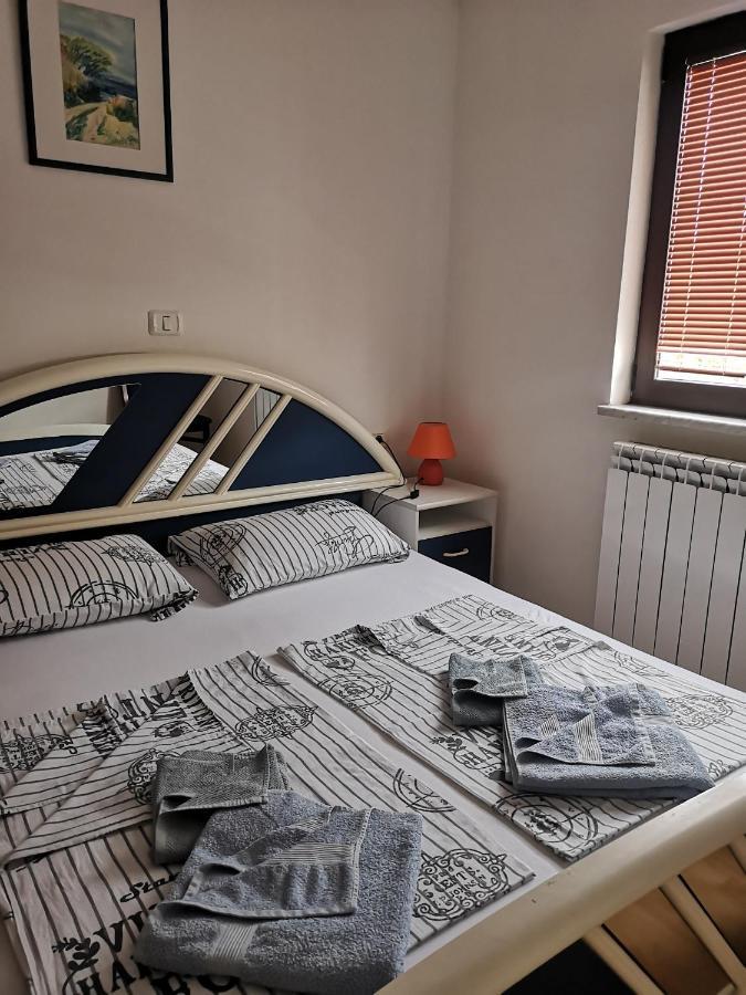 House Ceh Villa Črni Kal Buitenkant foto