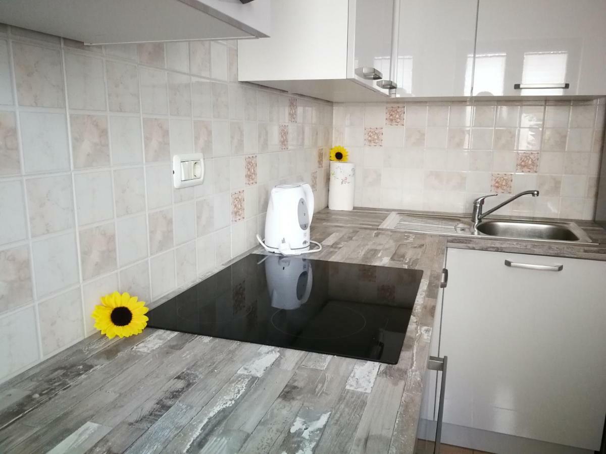 House Ceh Villa Črni Kal Buitenkant foto