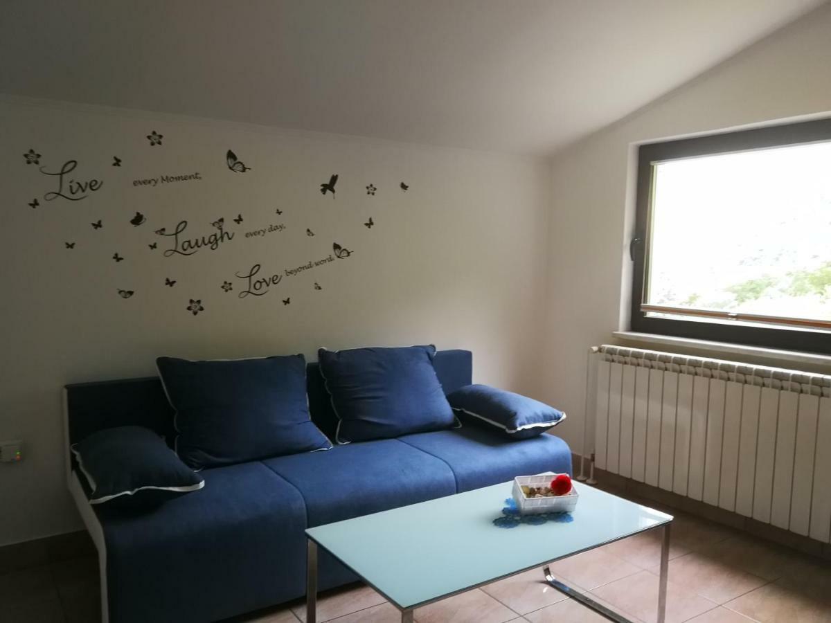 House Ceh Villa Črni Kal Buitenkant foto